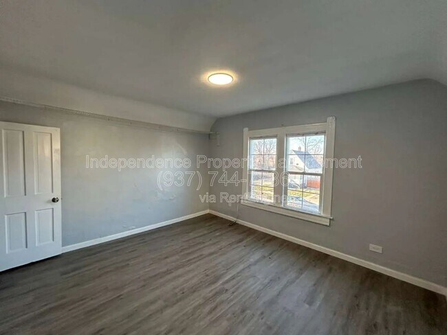 Building Photo - 200 E 31st St