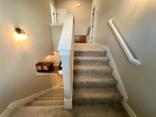 Building Photo - 1720 W Broadway Pl