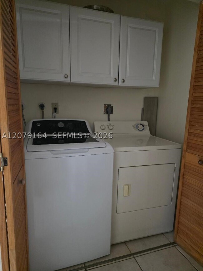 Building Photo - 15425 SW 74th Cir Ct