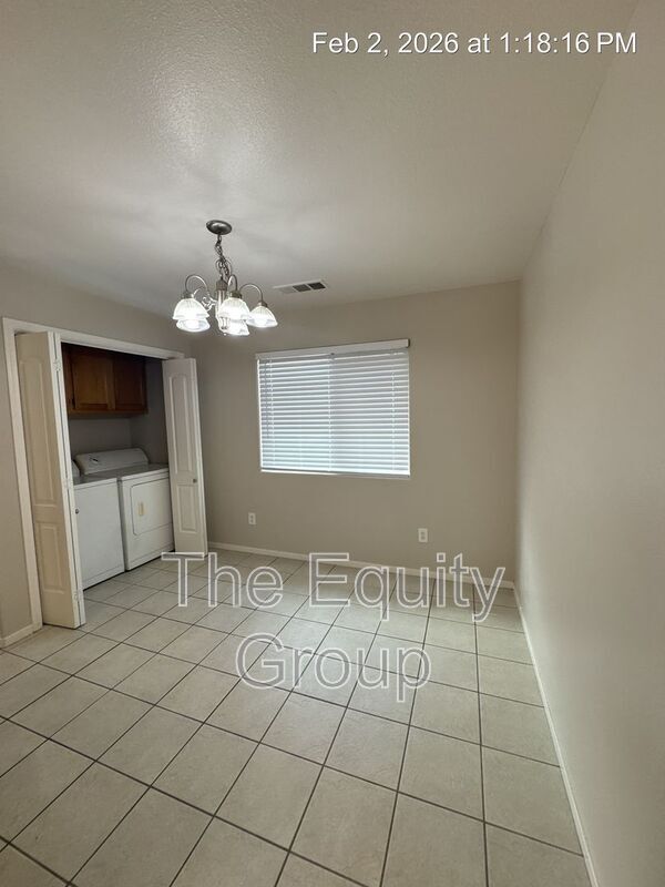 Building Photo - 2547 W Lark Ave