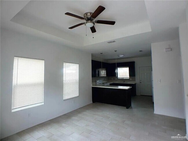 Building Photo - 10 10th St