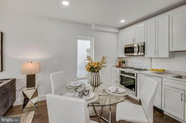 Building Photo - Columbia Heights 2BR 2BA w/Parking & Private Patio Garden