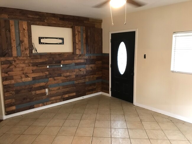 Building Photo - 4318 Glen St