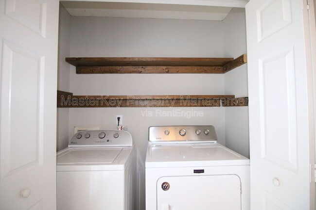 Building Photo - 305 Noonday Ct