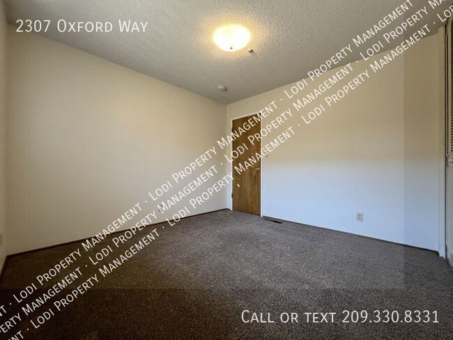Building Photo - 2307 Oxford Way