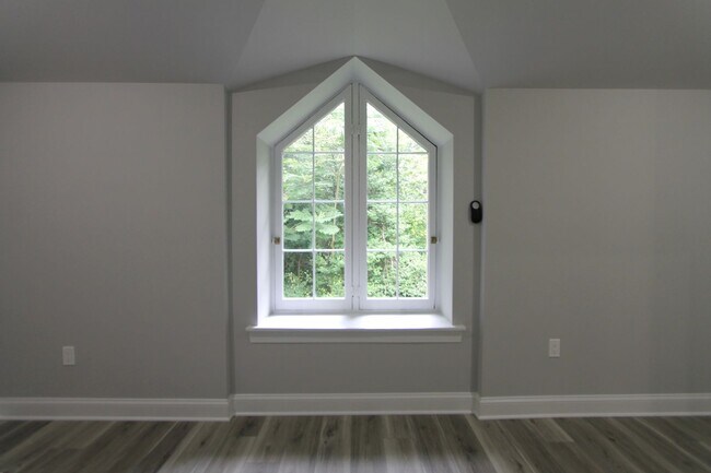 Building Photo - 5925-31 Devon Pl