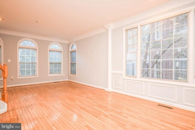 Building Photo - 1303 Cameron Hill Ct