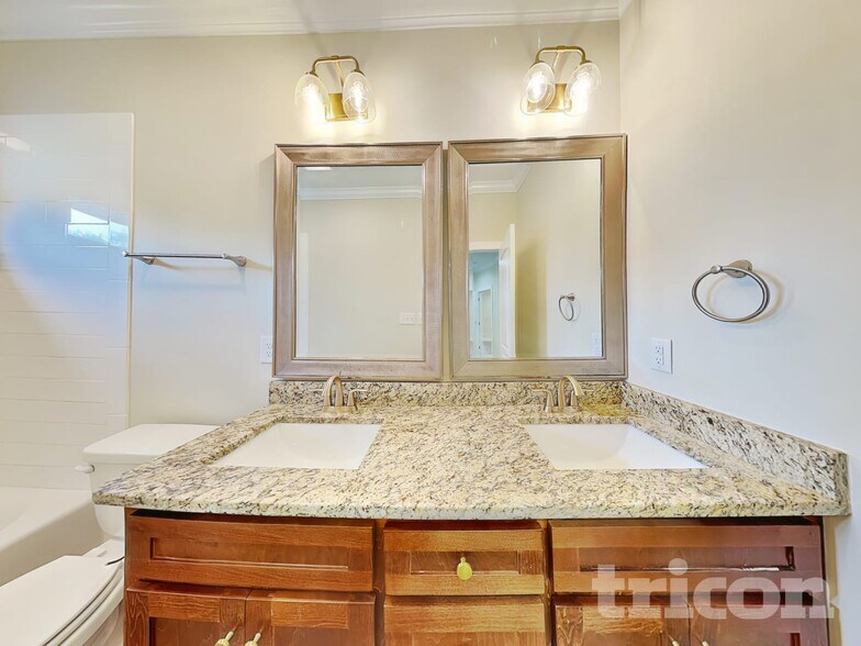 Building Photo - 210 Wildwood Loop