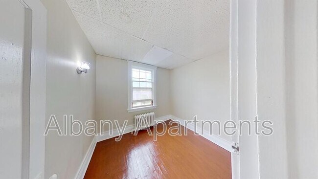 Building Photo - 566 Park Ave