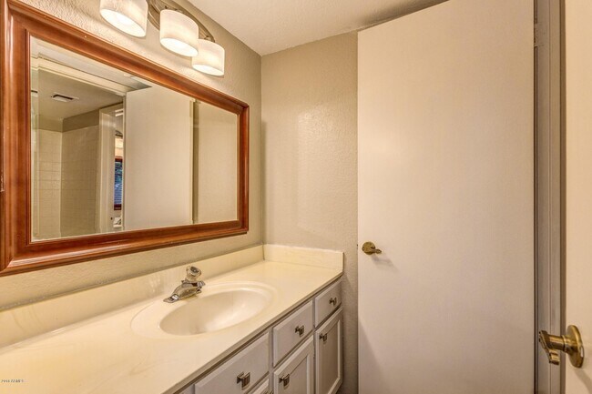 Building Photo - 4901 S Calle Los Cerros Dr