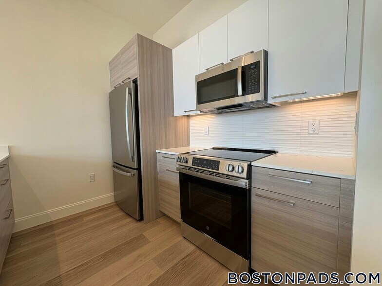 Building Photo - 1079 Commonwealth Ave