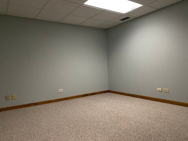 Building Photo - 1360 Hunter Cir