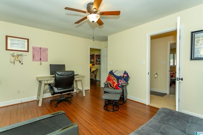 Building Photo - 327 Heath Dr