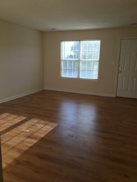 Building Photo - 3860 Banyan Dr