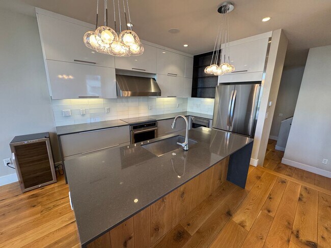 Building Photo - Perfect Sloan Lake Home with all the features and great views