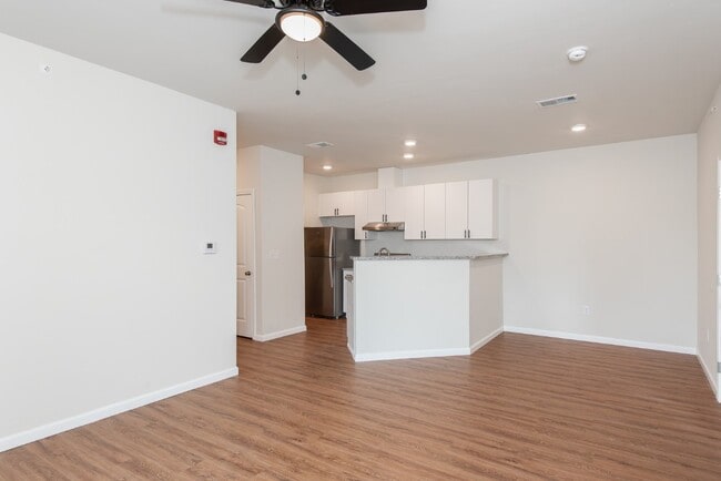 Building Photo - 137 Harmony Mdws Ct