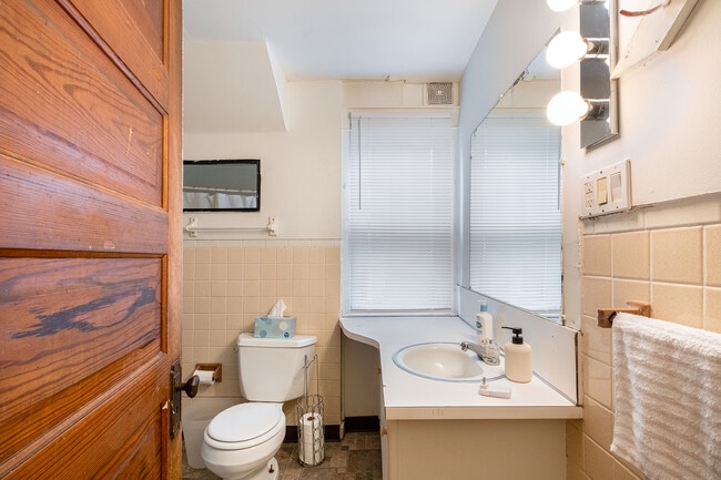 Building Photo - 1117 S Forest Ave