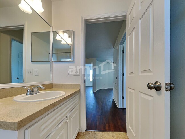 Building Photo - 12723 Longcrest Dr