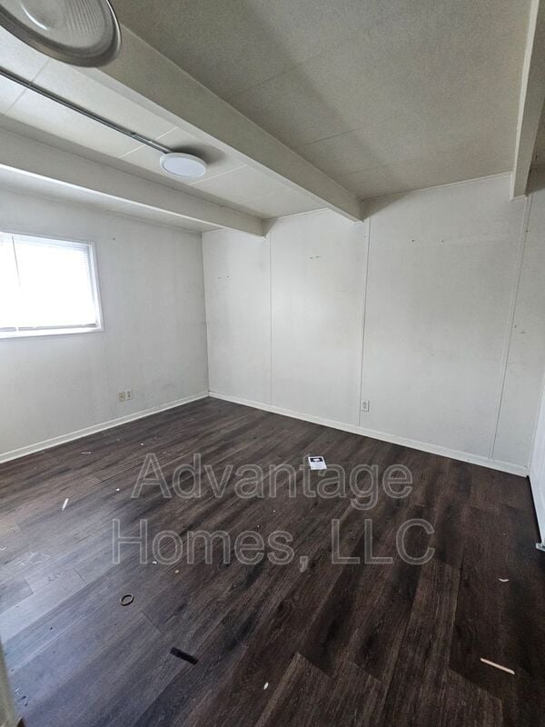 Building Photo - 827 N 70th Terrace