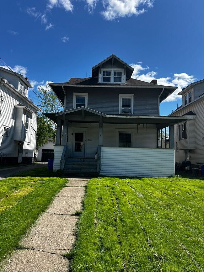 Building Photo - 4 bedroom home