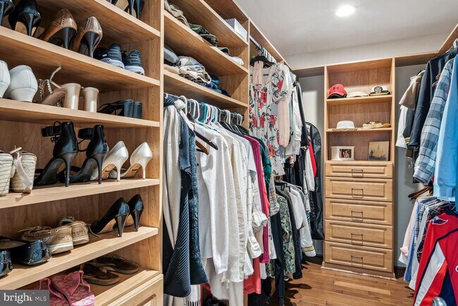 Building Photo - 6603 Forsythia St