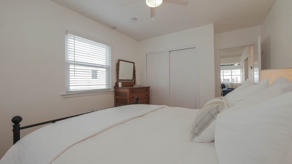 Building Photo - 12 N Delavan Ave