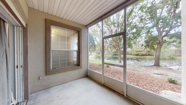 Building Photo - 9744 Summer Grove Way W