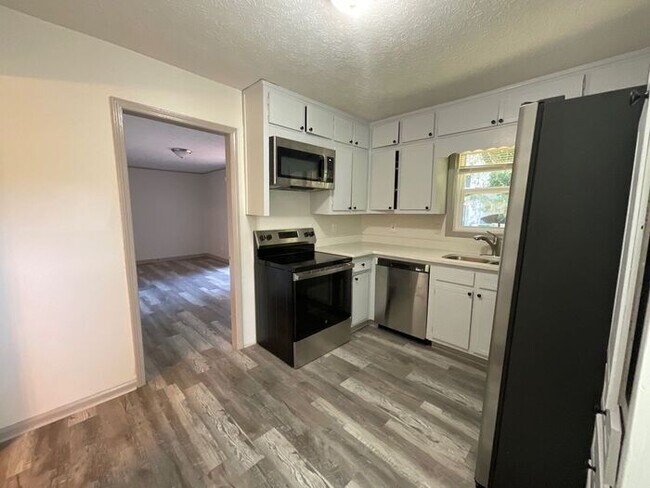 Building Photo - 2356 Clifton Springs Manor