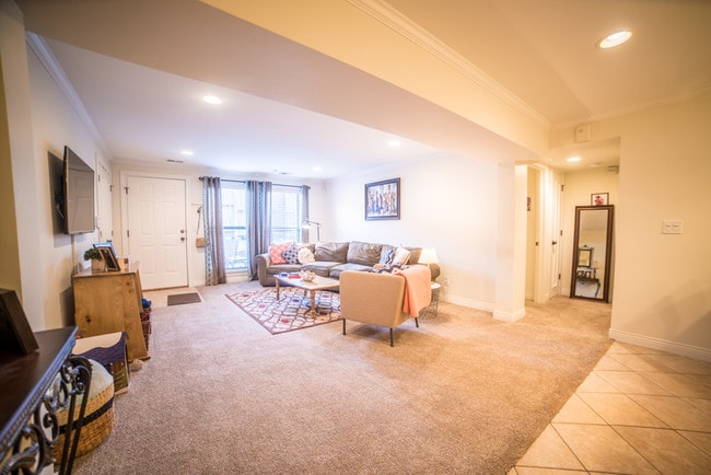 Building Photo - 4000 Oak St