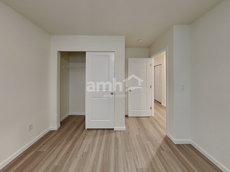 Building Photo - 1307 W 15th Ave
