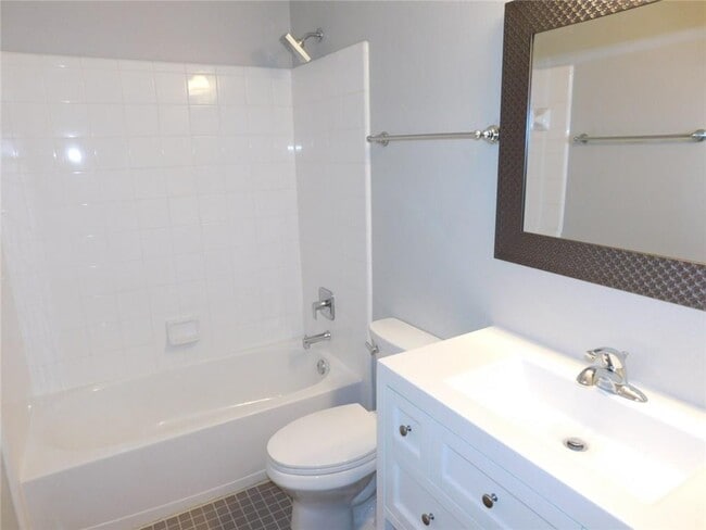 Building Photo - 651 Columbine Ave