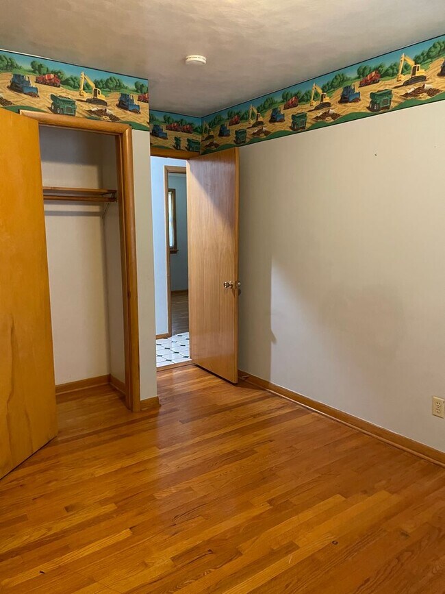 Building Photo - 5675 Juanita Dr SE