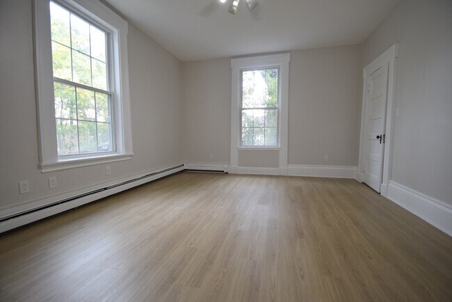 Building Photo - 24 St James St