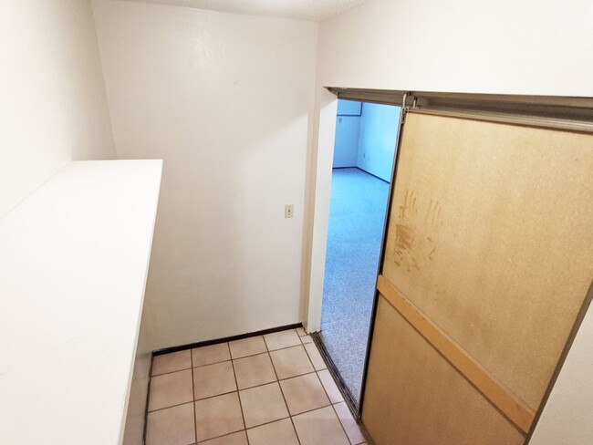 Building Photo - 1 Bedroom Apartment in Lonsdale