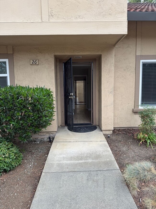 Building Photo - Updated 3 Bedroom 2.5 Bath 2 Story Condo F...