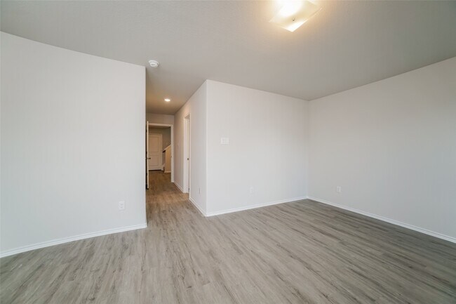 Building Photo - 215 Pronghorn Dr