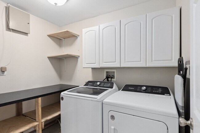 Building Photo - 644 S 189th St