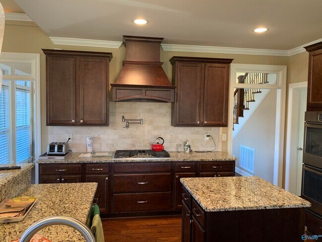 Building Photo - 123 Forest Ridge Dr