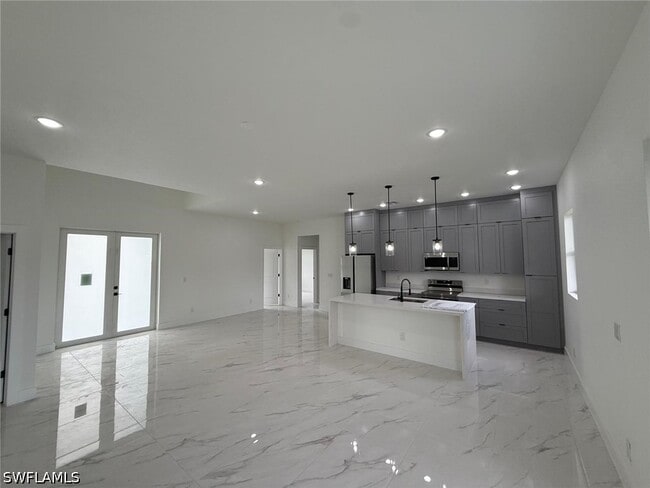 Building Photo - 1089 Eisenhower Blvd