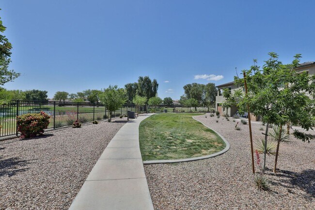 Building Photo - Gilbert Gated Community 3 bed/2.5 bath Con...