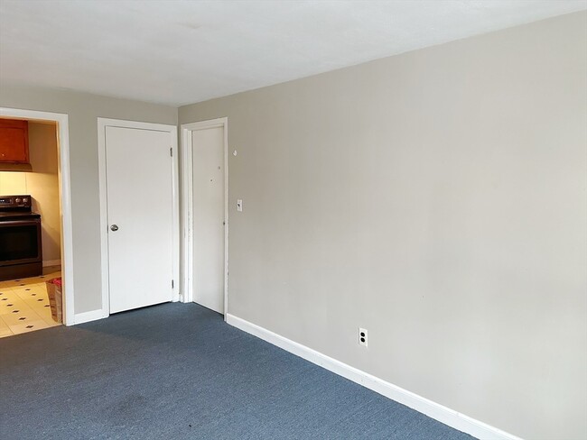 Building Photo - 39 Montvale Ave