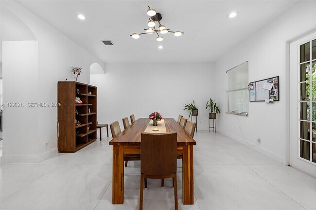 Building Photo - 3870 E Hibiscus St