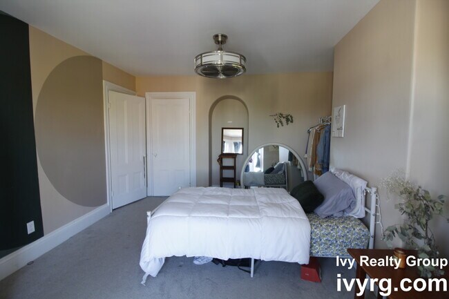 Building Photo - 196 Dorchester St