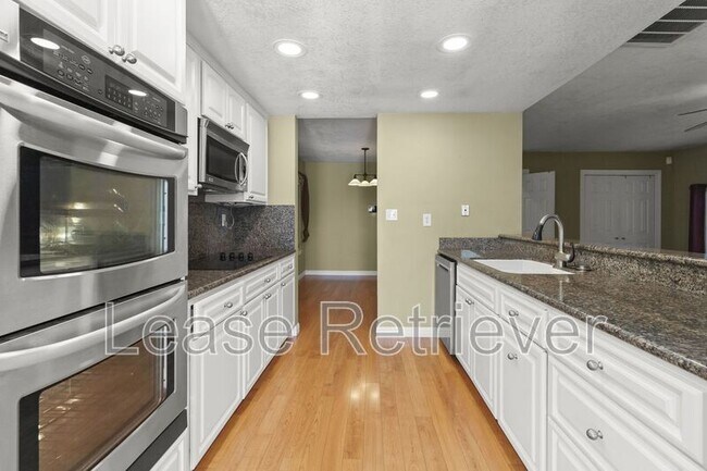 Building Photo - 1244 Royal Oaks Dr