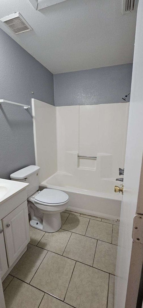 Building Photo - Three Bedroom Two Bath in the Combee Settl...