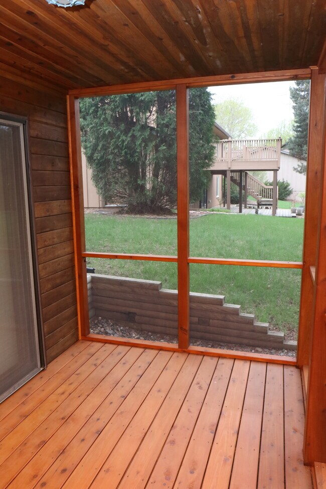 Screenporch - 7096 Stratford Rd