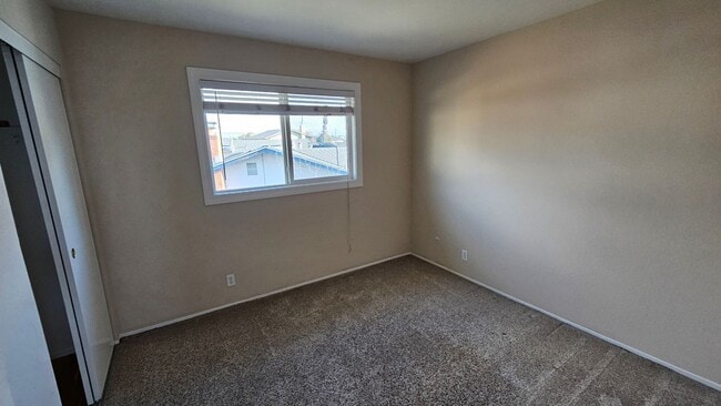 Building Photo - RENT WILL BE $3950 THROUGH MAY 2026!
