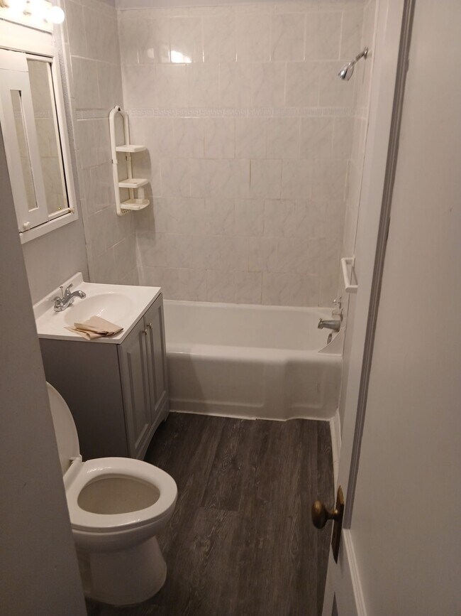 Building Photo - 2204 Fremont St