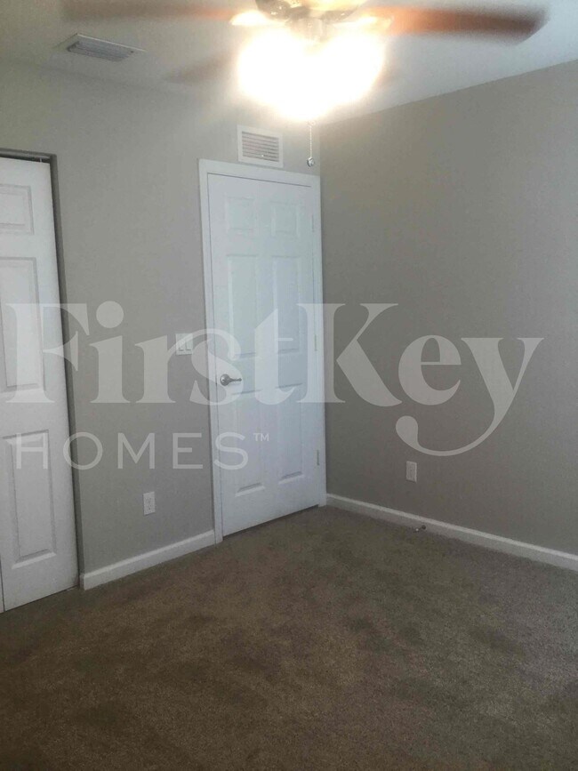 Building Photo - 3549 SW Rosardo St