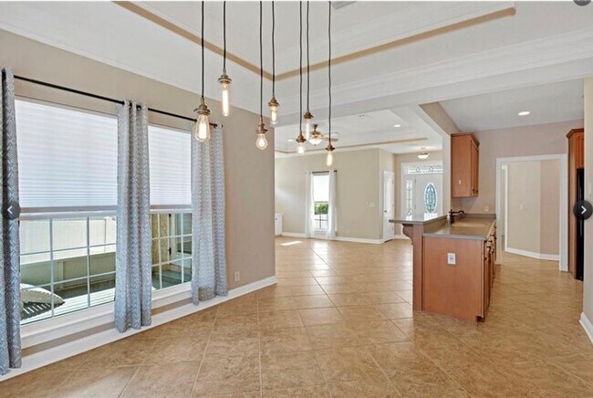 Building Photo - 105 Shadow Wood Bend